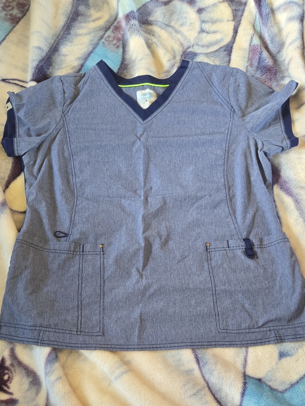 WomansShort-Sleeve V-Neck Scrub Top in Heather Blue